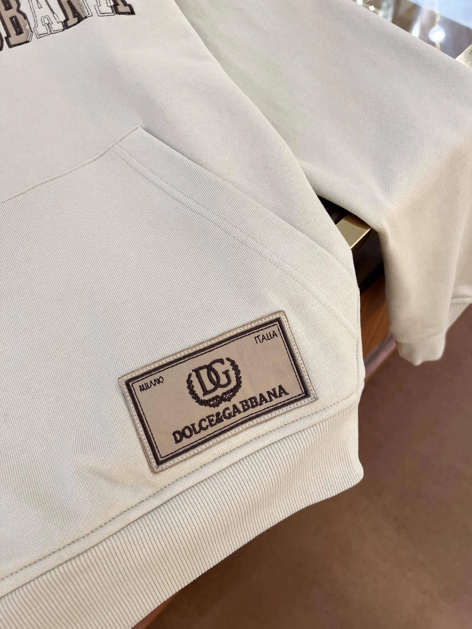 wg.luxury- 4o835& embroidery logo item:D-F409J1907
